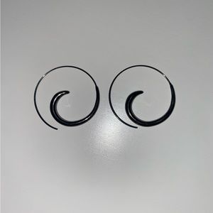 Swirl hoop earrings